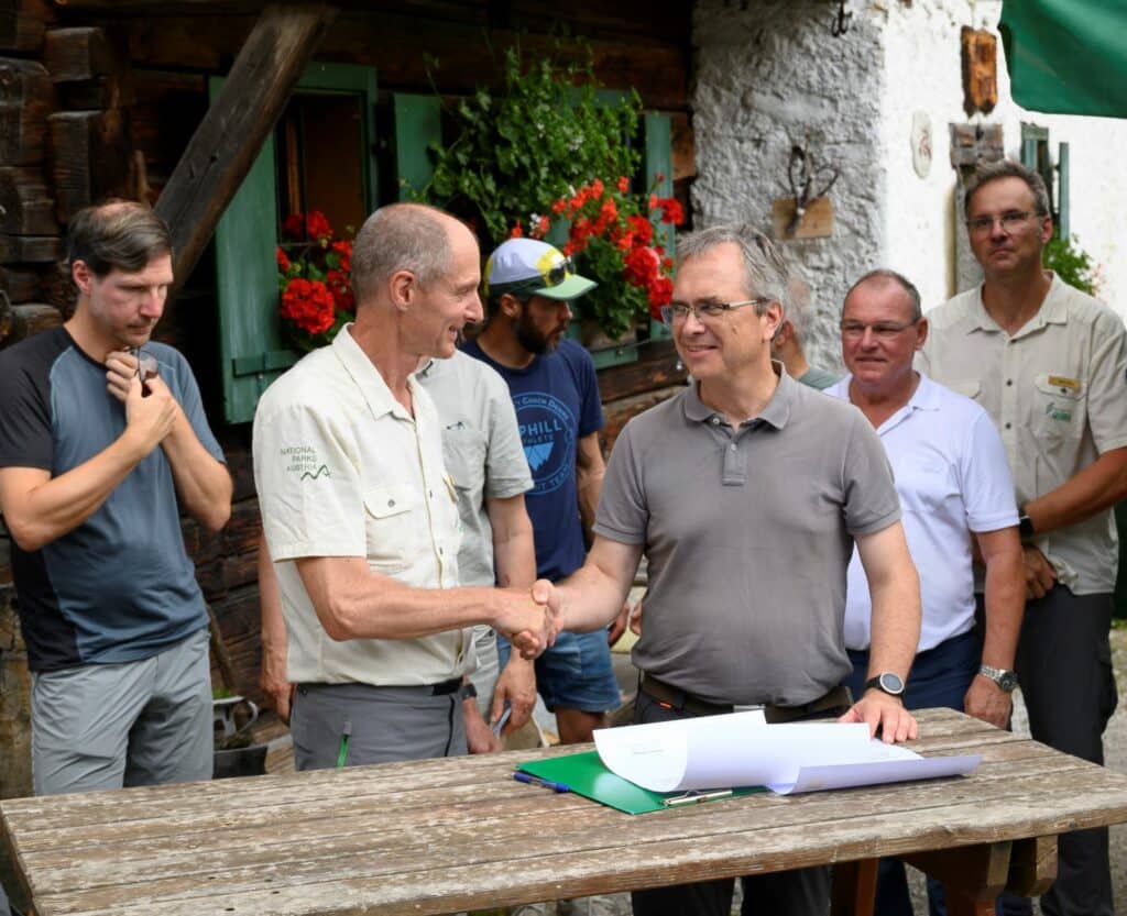 Herbert Wölger, Peter Riedler Vertragsunterzeichnung (c) Roman Vilgut, Uni Graz