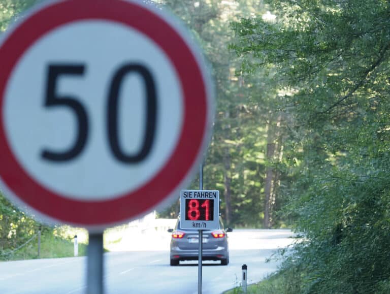 Bild: Geschwindigkeitsanzeigetafel