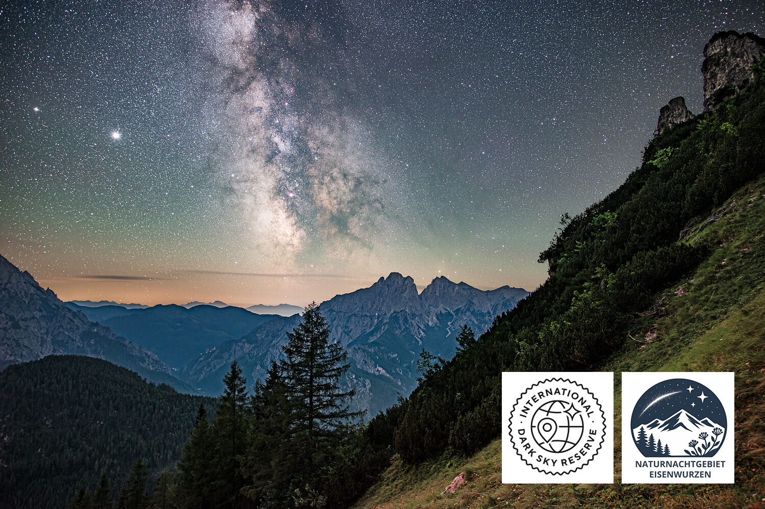 Nachthimmel mit Logos