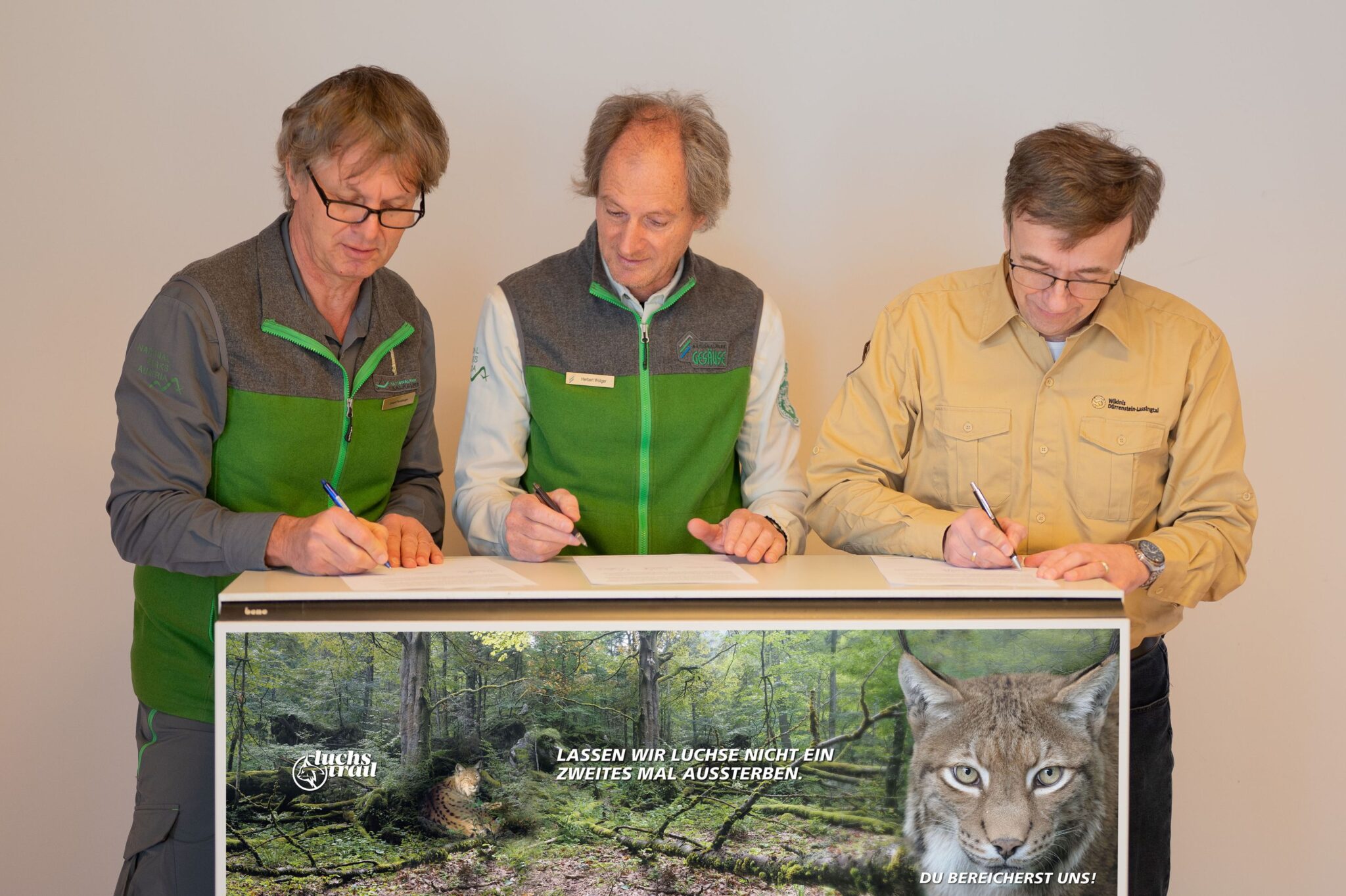 Unterschrift mit Banner 2, © Andreas Hollinger