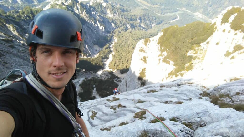Stephan Ulz climbing in the Gesäuse, a balance to solving equations, (c) Stephan Ulz